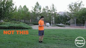 足球颠球多久可以颠倒10个,颠球的几个要素