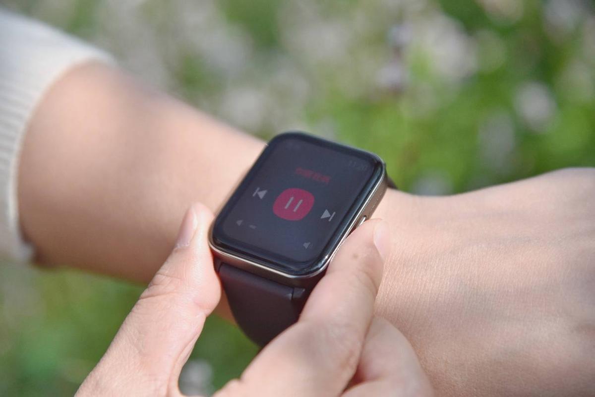 黑加两年后回归小米生态链，399元开启众筹，这手表亮了