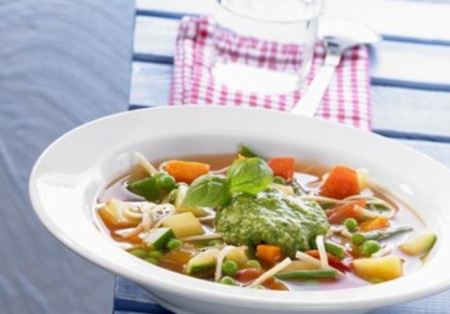 博美掉毛掉了一坨什么原因,博美掉毛都掉秃了怎么回事