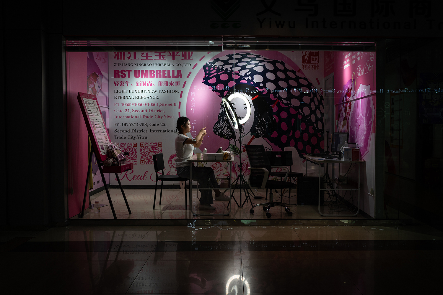 义乌老板娘年流水上千万“不务正业”玩直播