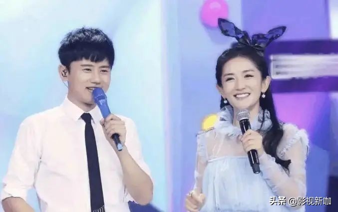 谢娜给双胞胎女儿发视频,张杰谢娜晒女儿谢娜两姐妹搀扶