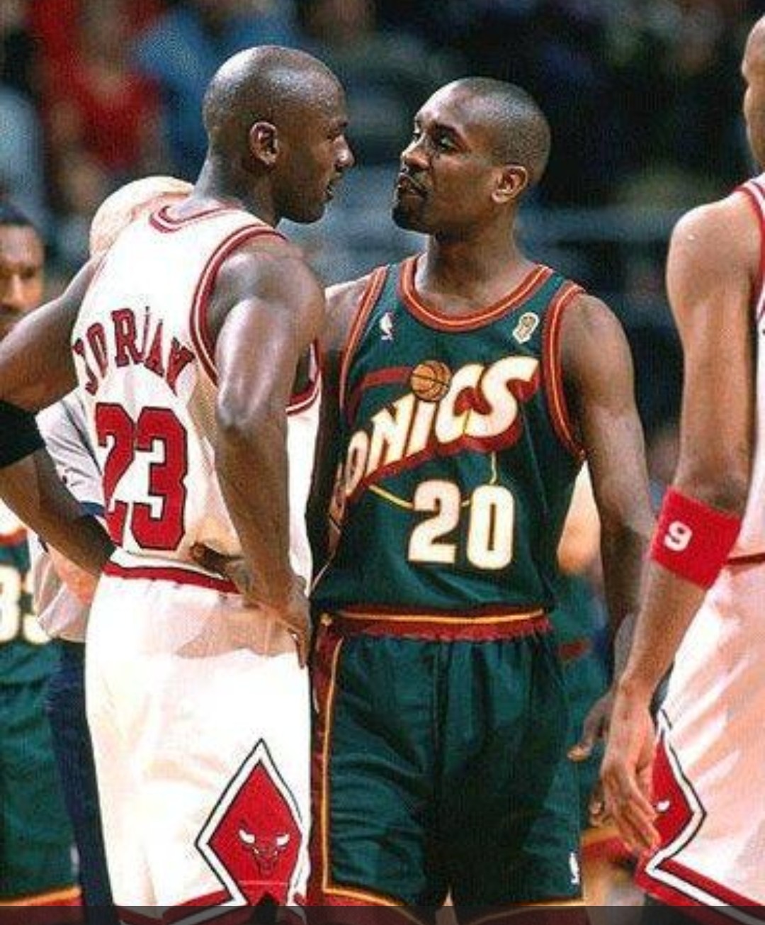 老狼王和老手套跟老东家的拧巴，NBA球衣退役的奇闻逸事