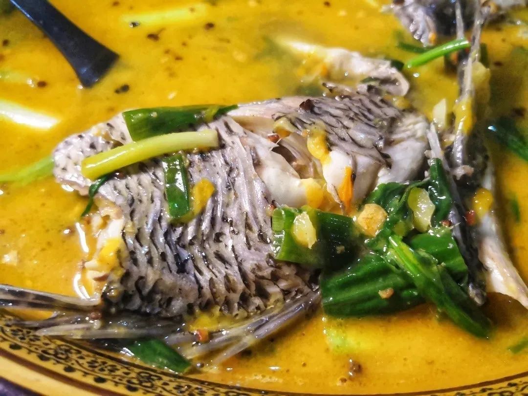 西双版纳告庄西双景星光夜市，为什么那么多人喜欢她？