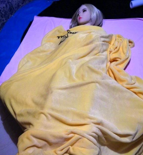 硅胶娃娃体验店被封，188元体验一个小时，查封原因引起争议