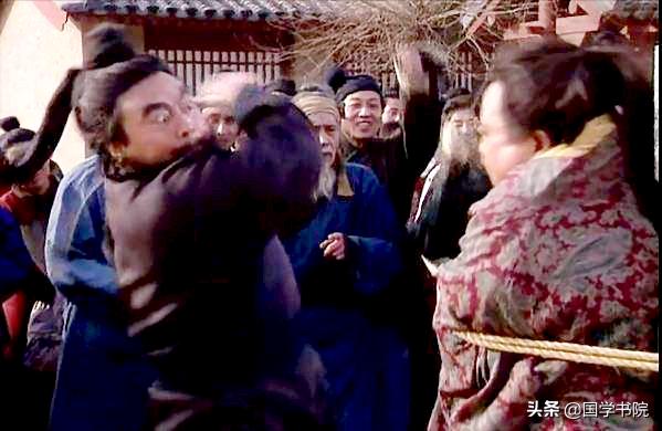 三国演义第七回千里走单骑,三国演义张飞怒鞭督邮故事