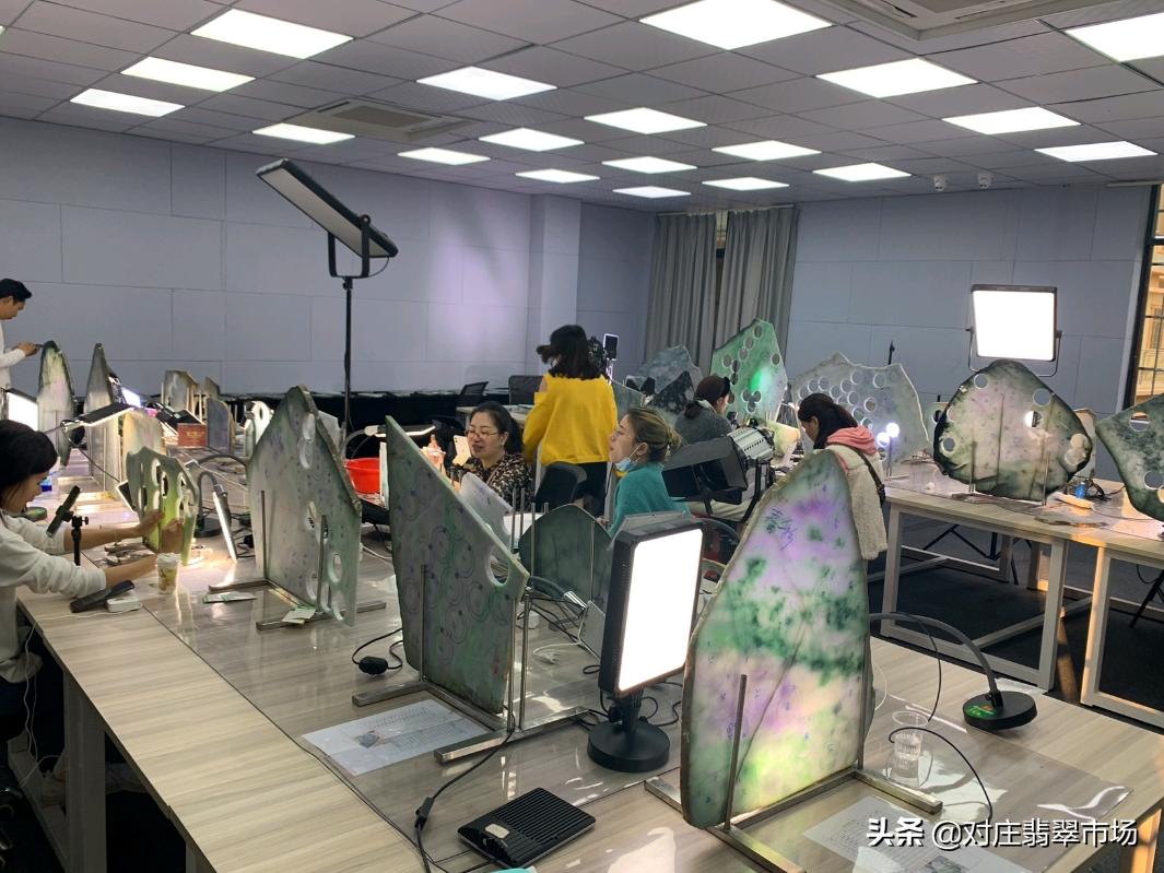 翡翠手镯板料直播,直播翡翠手镯板料