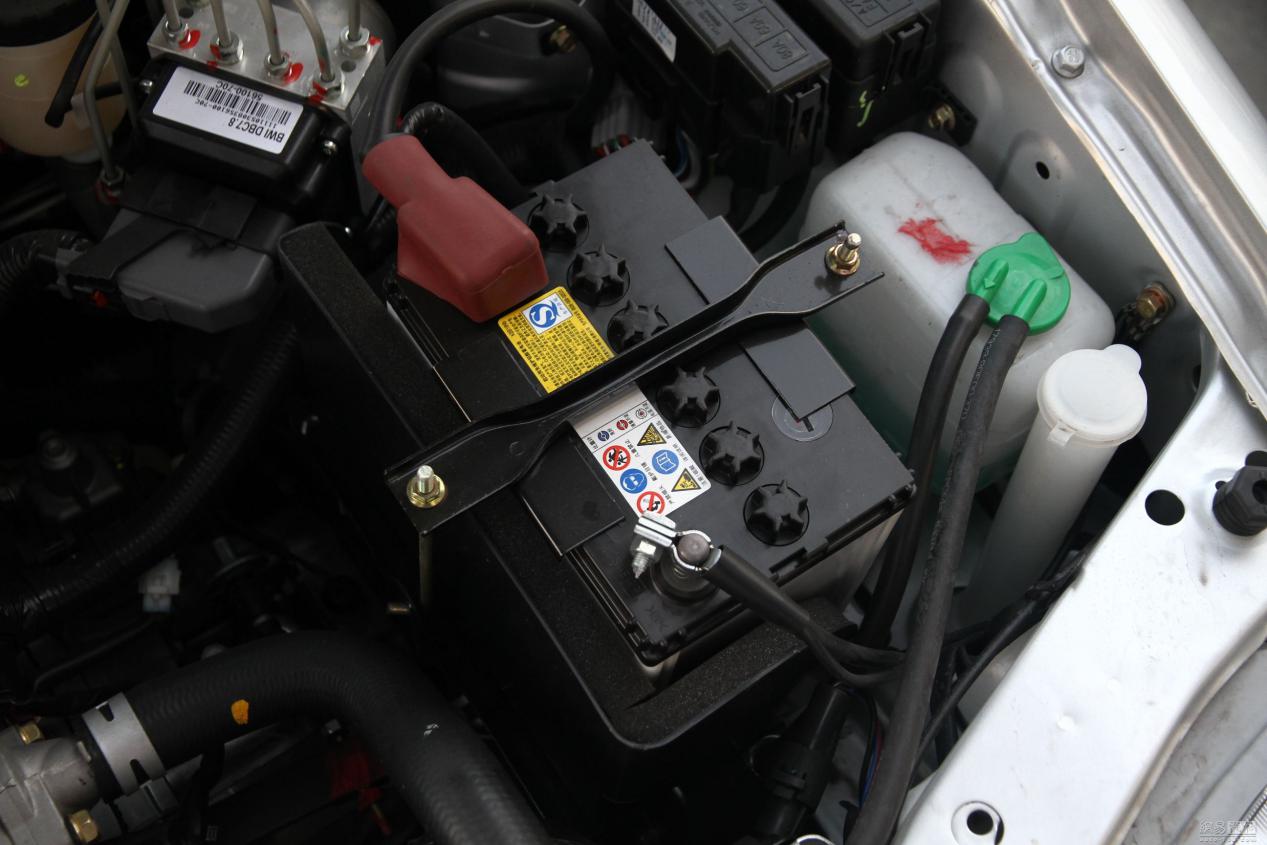 别克英朗电瓶突然没电是什么原因,电瓶突然没电3分钟教你启动汽车