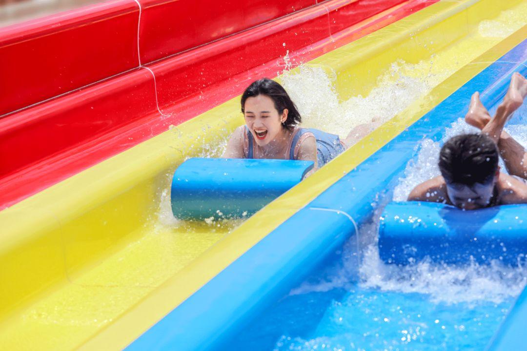 水上乐园超级大喇叭体验,挑战十大世界上最大的水上乐园