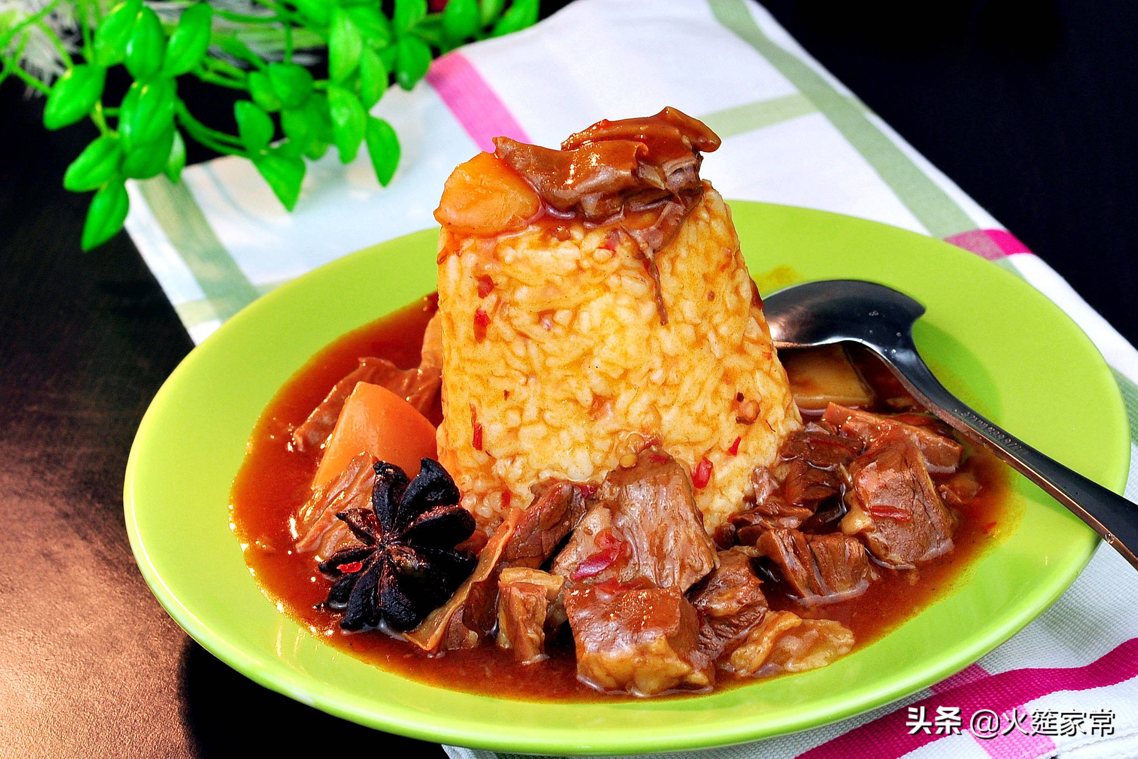 让人食欲大增的辣椒拌饭,牛肉盖浇饭很好吃