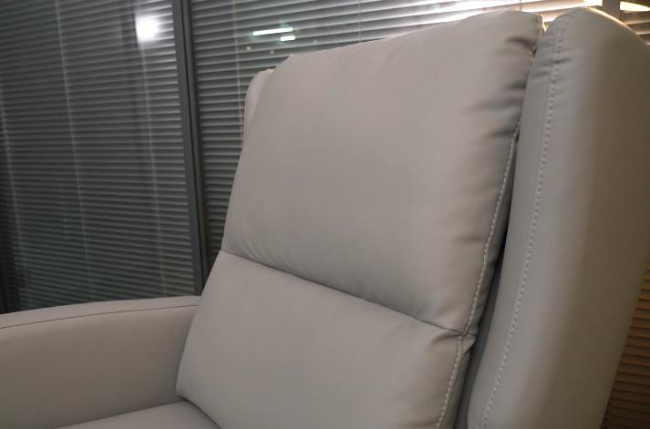 沙发选木质还是用布艺好,现在客厅还选红木沙发吗