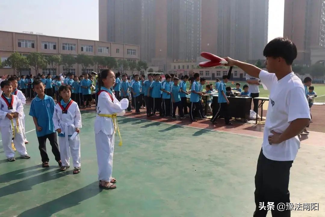 建党百年学校组织的迎七一活动,邓州市庆祝建党100周年活动选拔赛