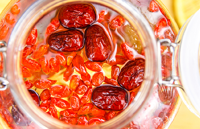 泡果酒的酒度数一般选多少的,哪种香型的酒适合泡果酒