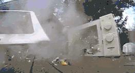 鸡蛋放进微波炉爆炸导致双目失明,微波炉爆炸了是不是坏了