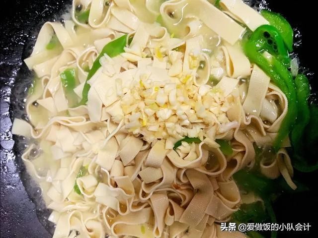 炒豆腐皮特别硬怎么挽救,炒豆腐皮如何防止粘锅