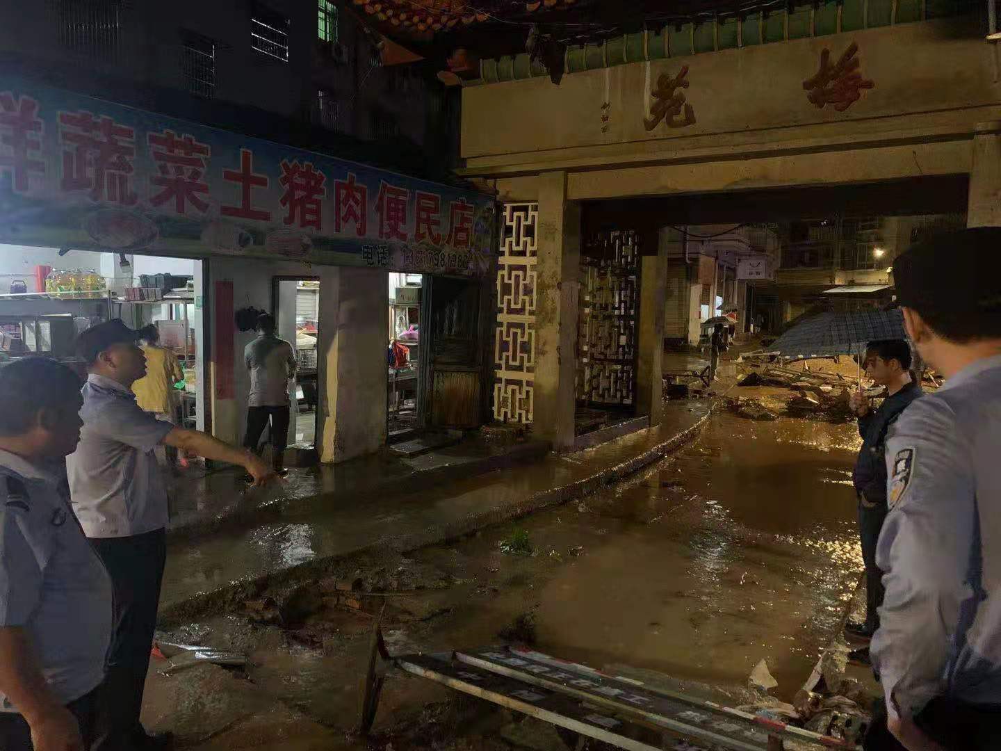 【我为群众办实事】江西景德镇：暴雨天“逆流”而上的瓷都公安