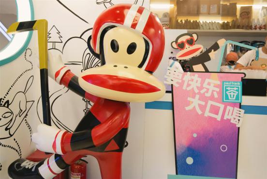 就算暴雨将魔都颠倒，这家「国际潮牌茶饮」照样人多到爆