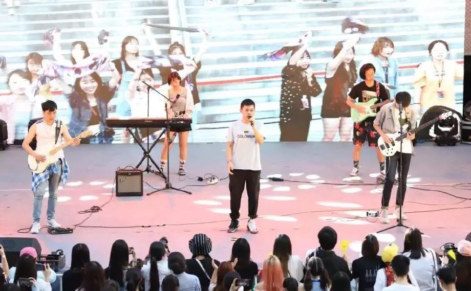 北京第二外国语学院欢迎你