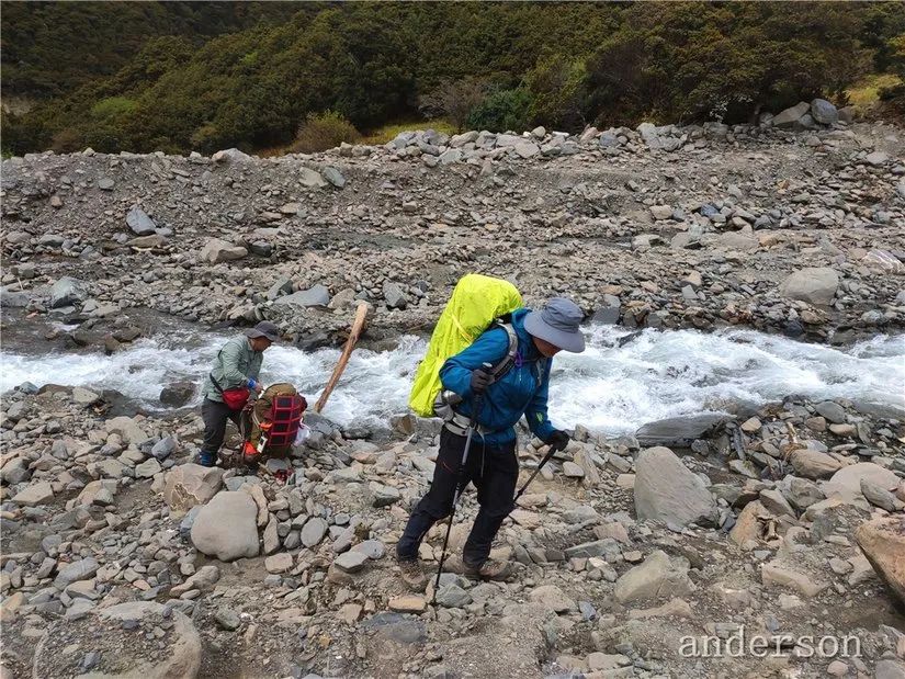 陪着贡嘎过仲秋，深夜听到女生的尖叫（上）
