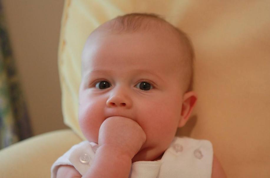 早上6点邻居剁肉吵到我了,剁饺子馅吵到楼下邻居的视频