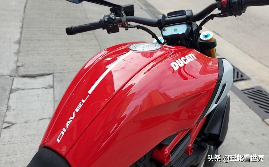 杜卡迪diavel1260和1260s的区别,杜卡迪1260s大魔鬼暗黑