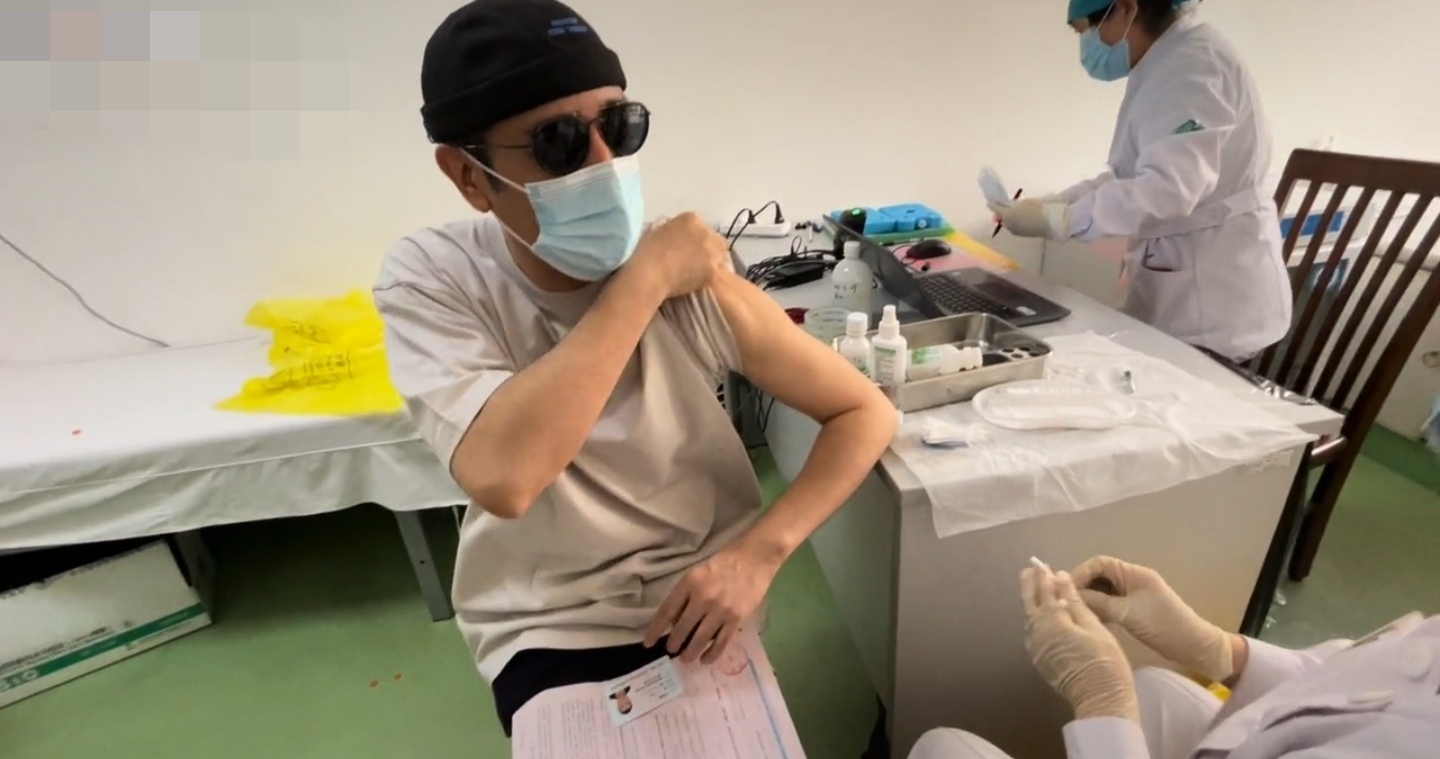 于和伟晕针,于和伟打疫苗视频