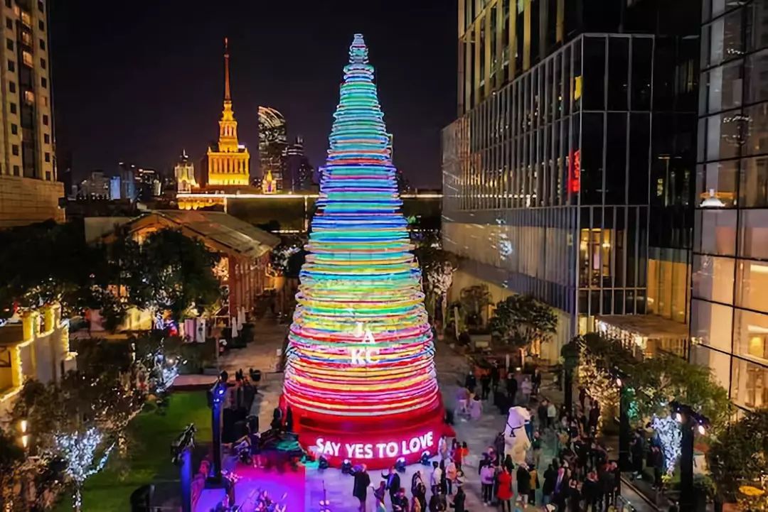 美已经不够了,今年的圣诞美陈必须“玩”起来