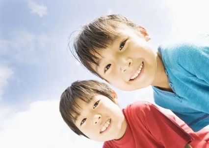 四岁孩子哭闹怎么教育,4岁孩子哭闹怎么教育