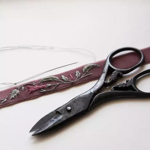 当一个程序员迷上了刺绣，就算手骨折了也无法阻止她……