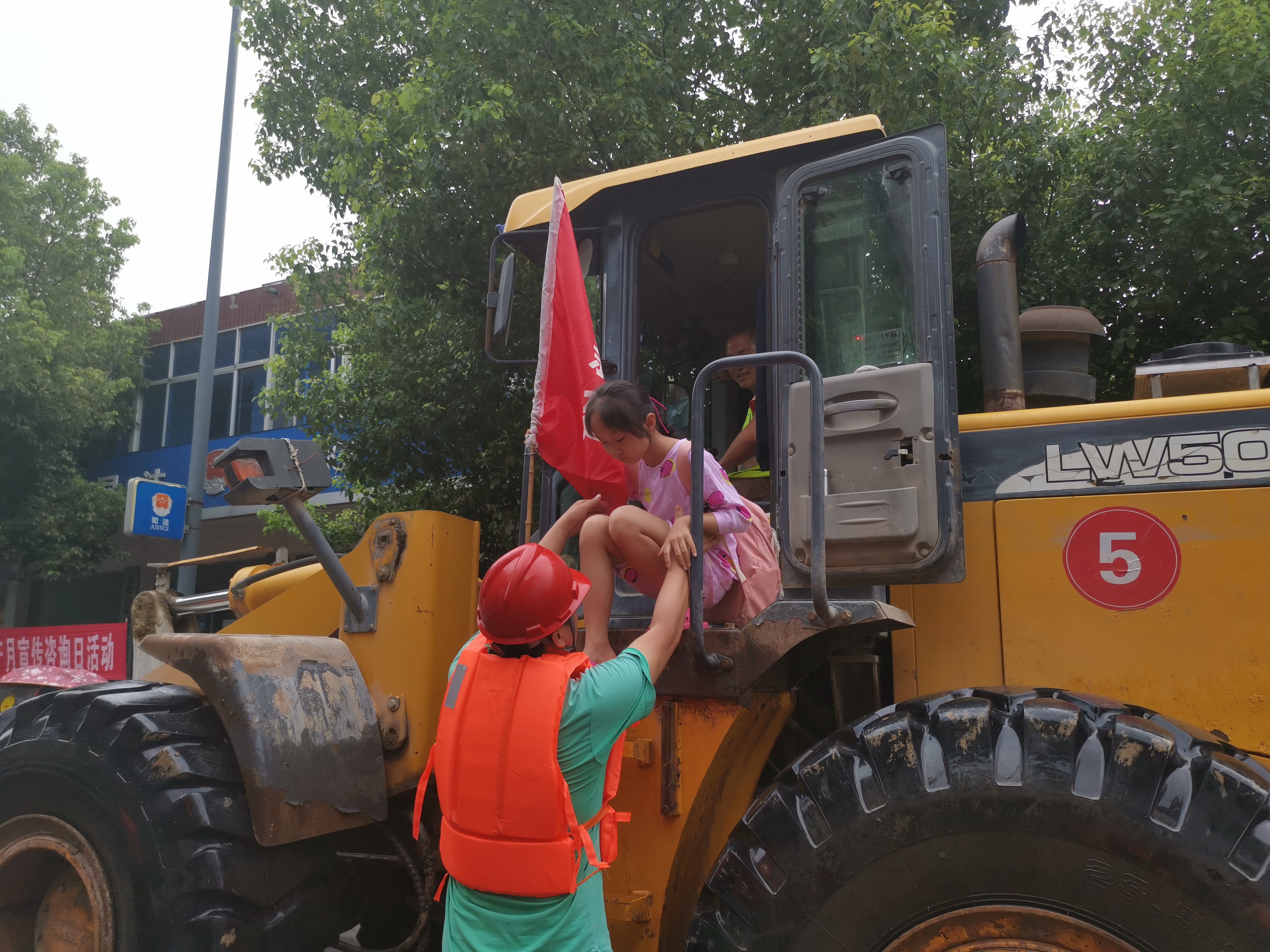 安徽为了抗洪做出了多大贡献,全国各地驰援安徽抗洪救灾