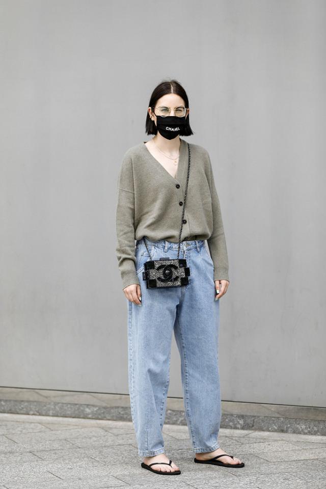 v领毛衣外穿款款洋气时髦,大v领中长款毛衣慵懒显瘦