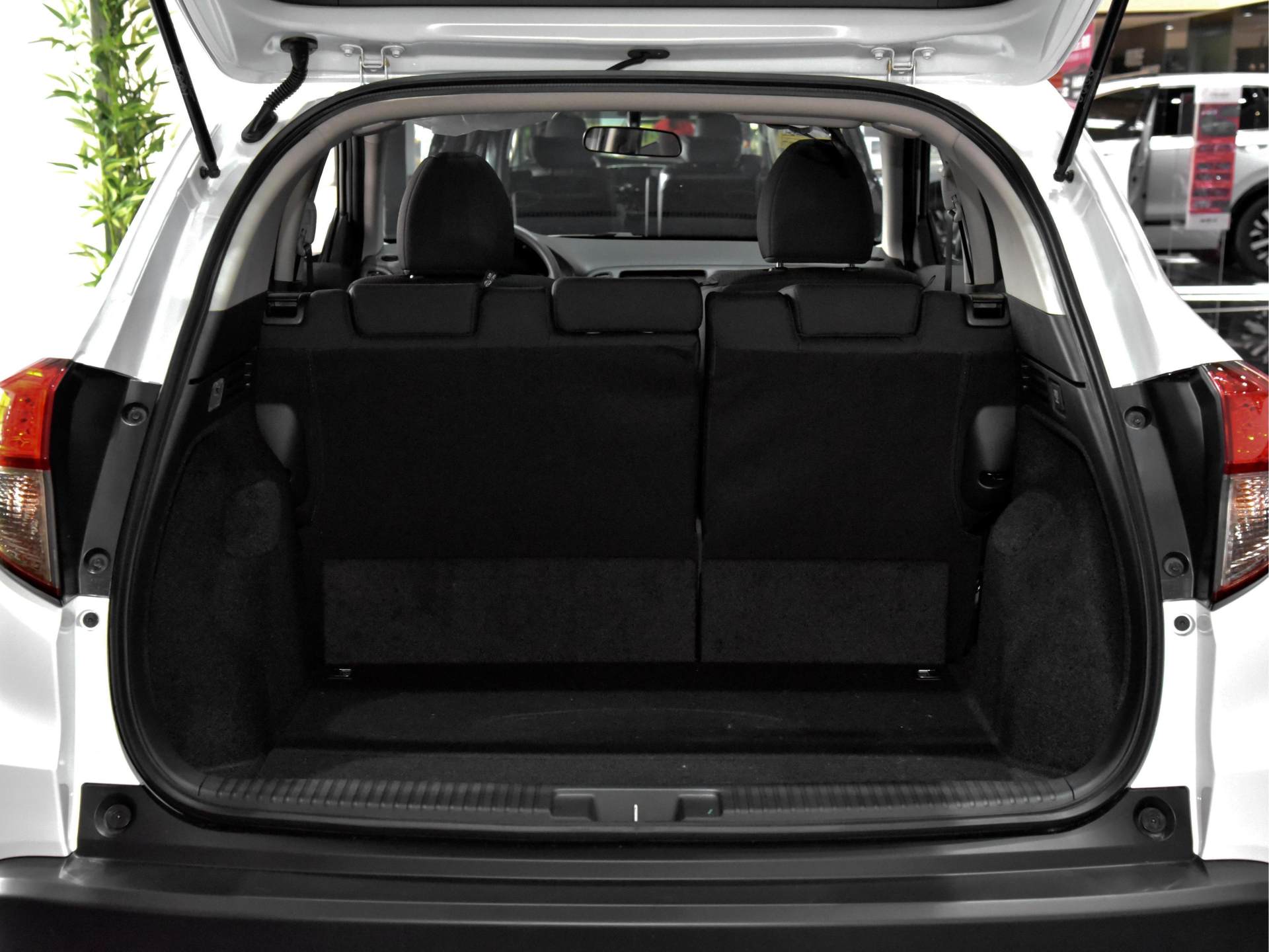 同级suv轿车油耗,同级空间最大小型suv