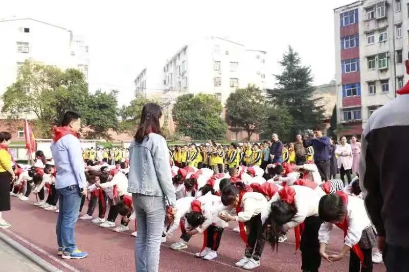 乘风破浪，逐梦而行——新县城关二小叶继昌校长2021元旦致辞