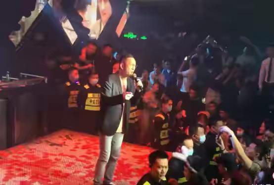 吴启华表演视频大全 (吴启华商演现场)