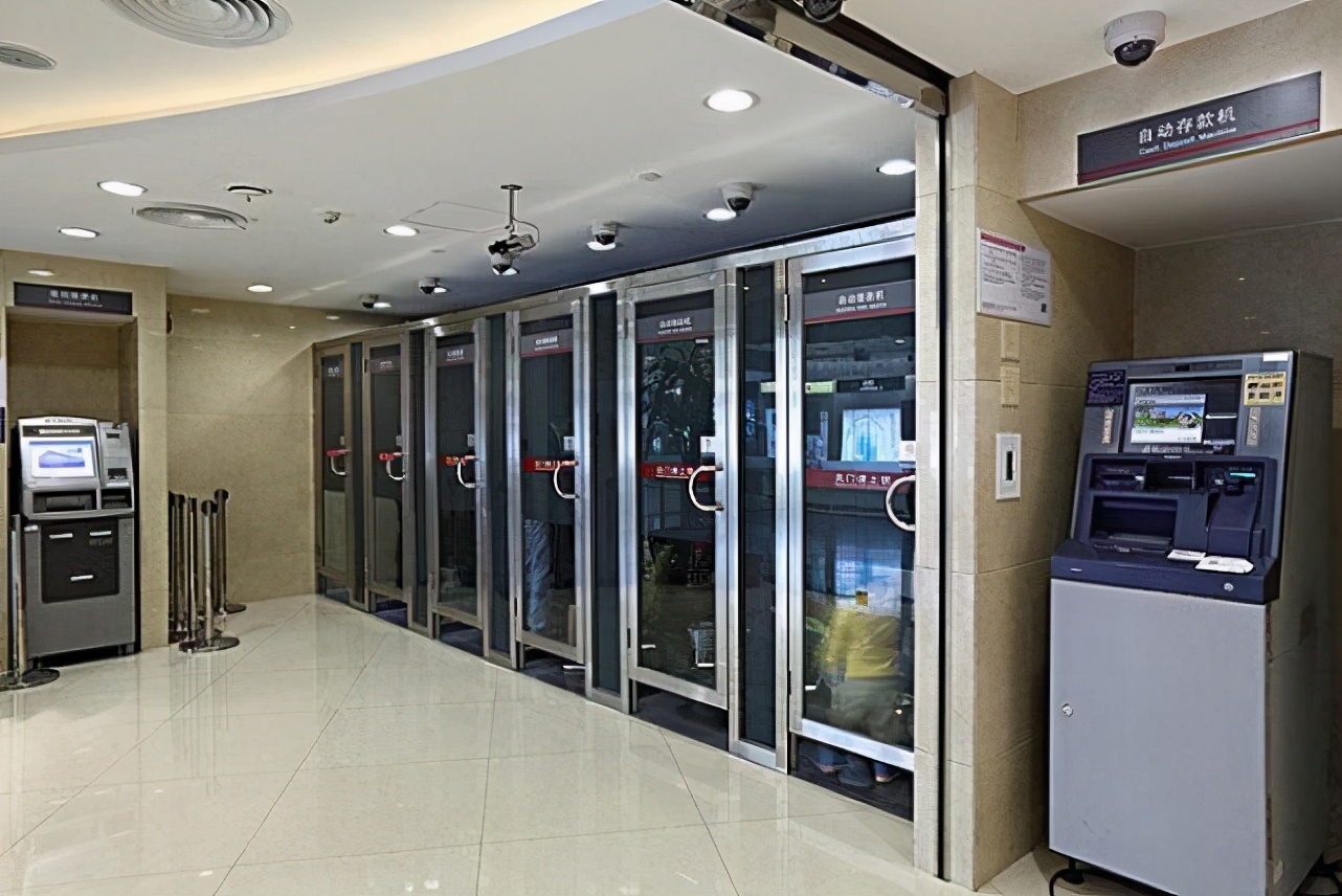 哪些银行实行跨行取款免手续费,各大银行跨行取款几次免手续费