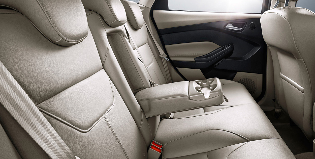 小贾买了一辆福克斯，开了两年听听她怎么评价这车