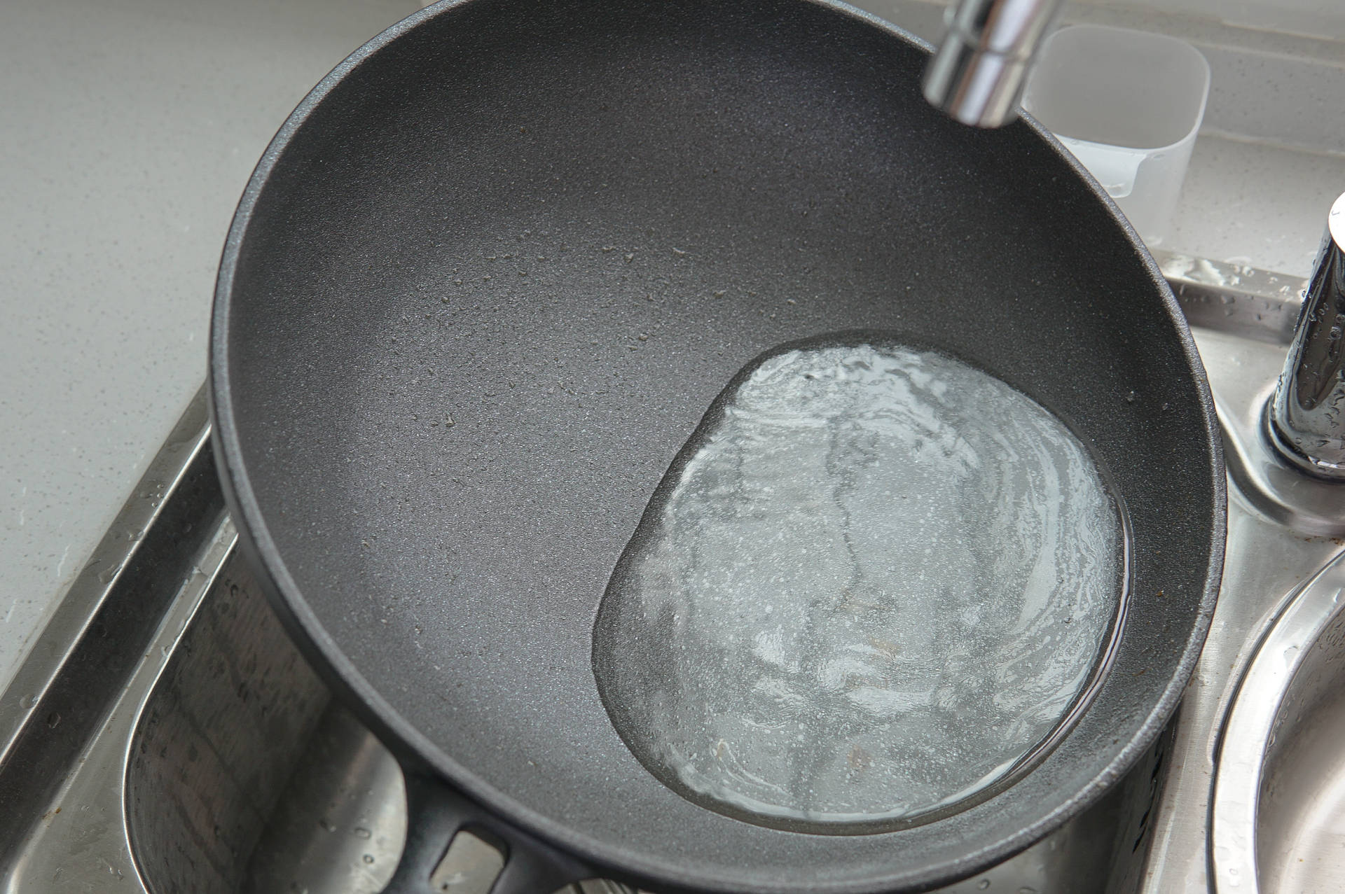 九阳晶钻耐磨不粘锅测评,不粘锅不怕铁铲