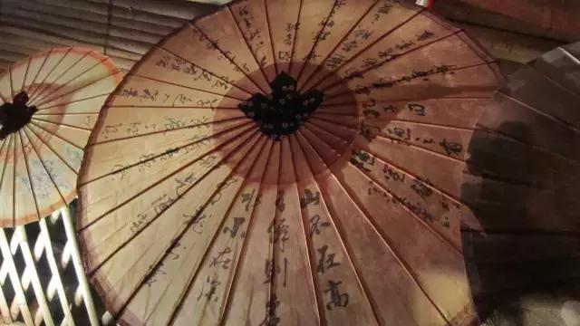 美丽的油纸伞江南水乡独特的风韵,撑一把油纸伞感受一种朦胧的美