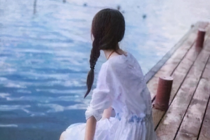 越是爱你越心痛原唱,越是爱一个人越会感到心痛