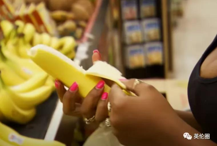 她逼全家120s洗完澡，给孩子吃过期肉...男友：我还是爱她