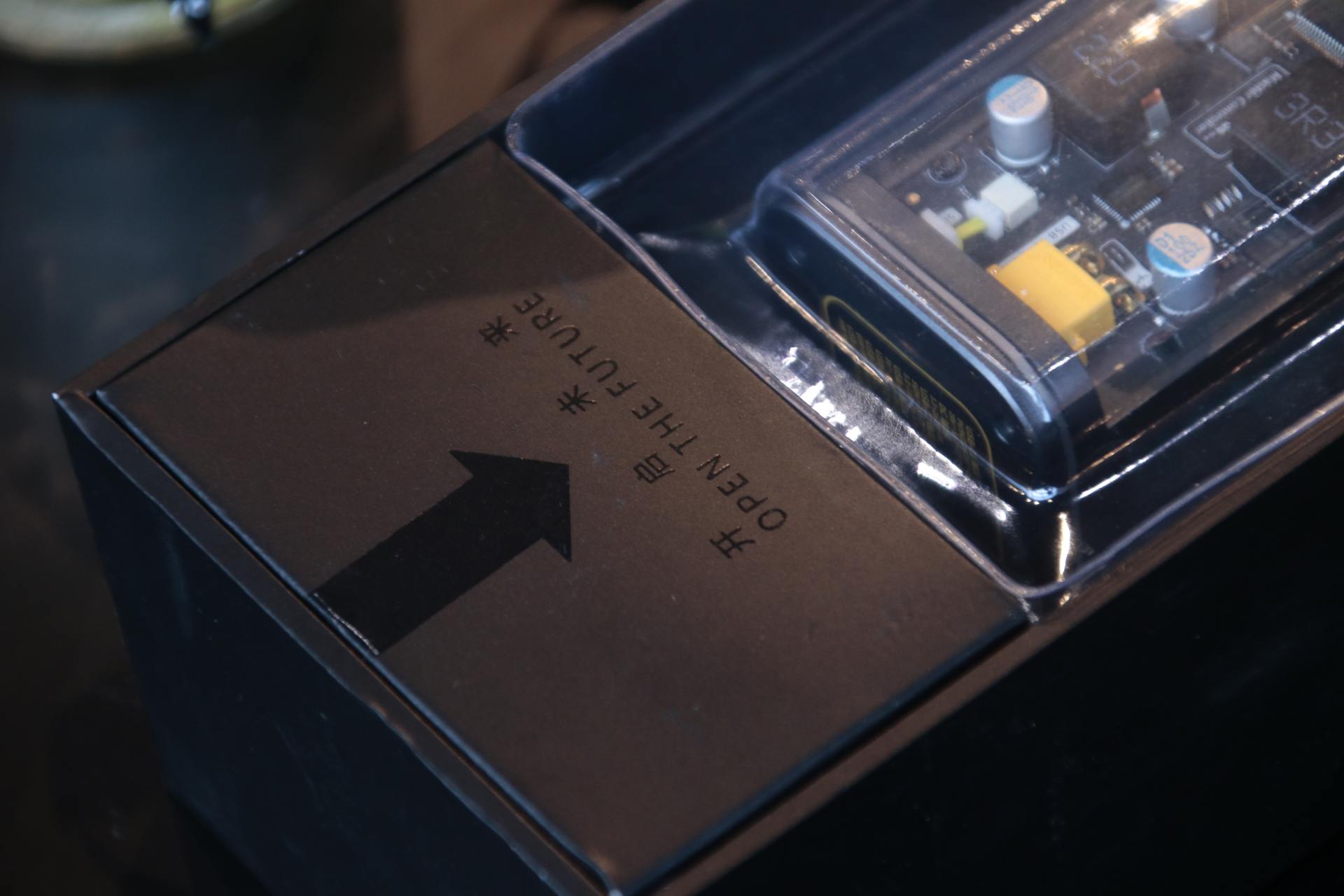 除了超高颜值,闪极卖千元的勇气是什么?一枝独秀