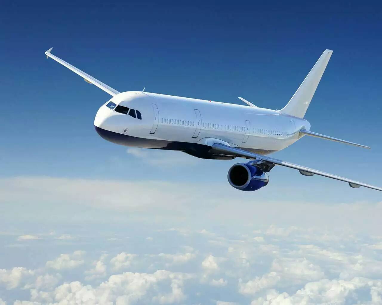 中国飞行员工资多少,部队飞行员的工资是多少