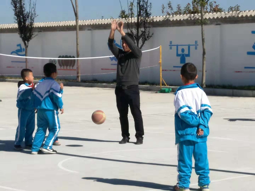 记梅家坪镇新安小学“一校一品”体育特色活动