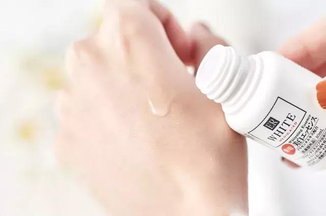 大创美白精华和雪肌精哪个好,大创美白精华