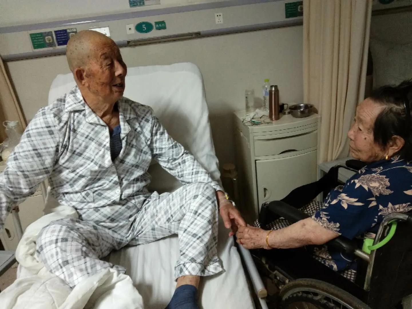 父亲的遗物留下一本残书,父亲的遗物中发现枪支