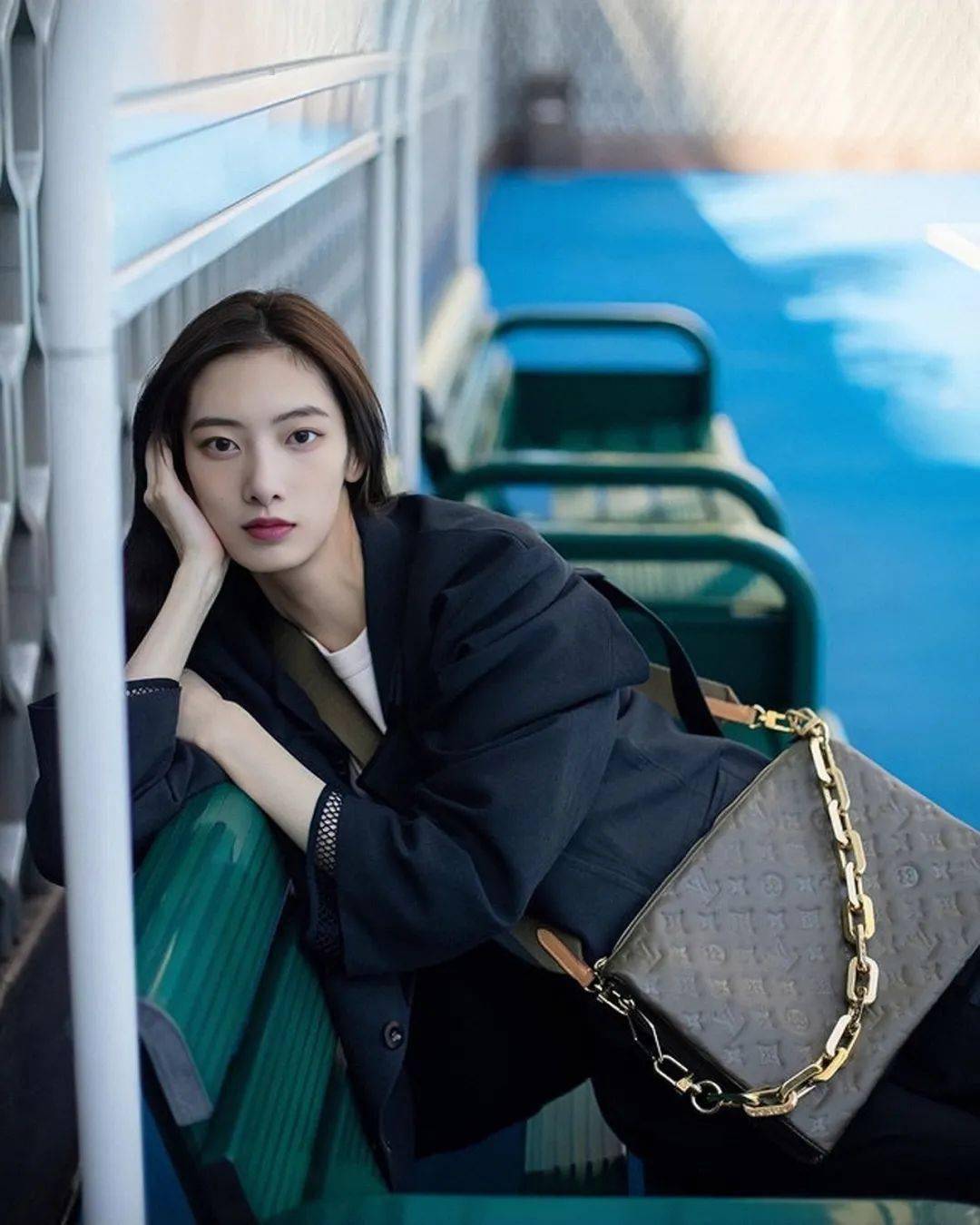 LV新手袋一出,女明星们集体撞包