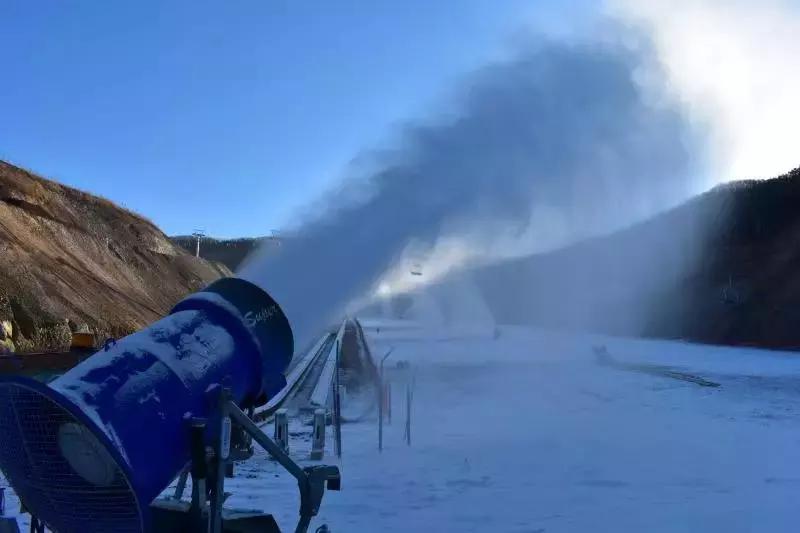 梦都美滑雪场全面升级！11月23日开板首滑！快办张年卡免费滑雪去！