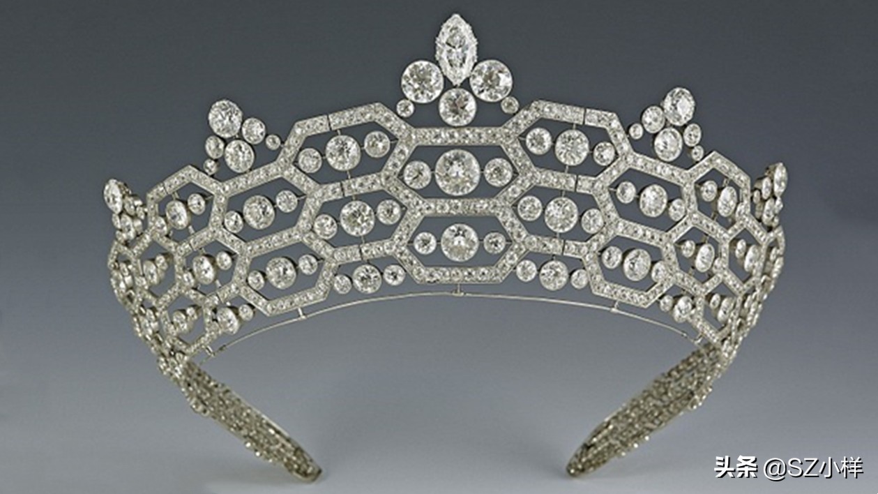 英国女王多奢侈,英国女王佩戴珠宝来源图