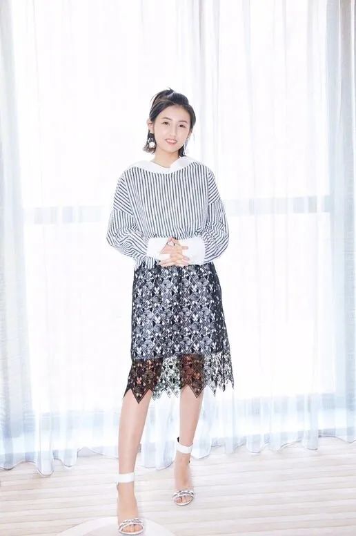 所有女生！帮你扒了10位女明星的*服私**，520照着穿就对啦