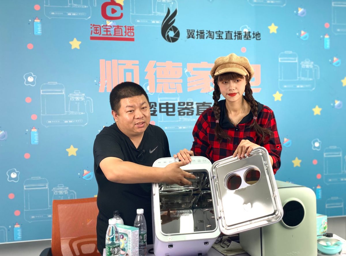 香港美心月饼、澳门英记流心奶黄礼盒、马百良的安宫牛黄丸……这些都在粤港澳大湾区购物节