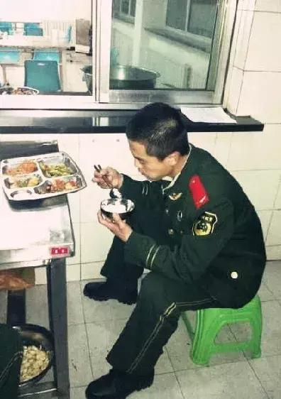 大火冲来，跳下悬崖……24个90后、2个00后、1个80后的最后朋友圈